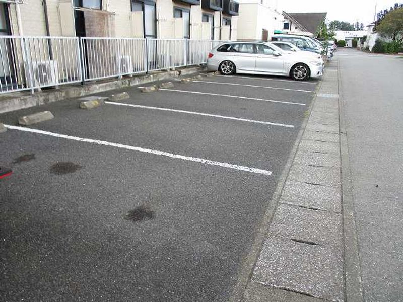 レオパレスアネックス白鷺 駐車場