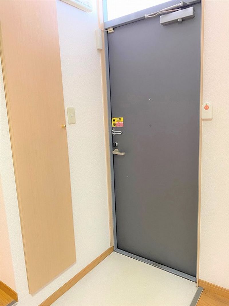レオパレスサンシャインⅡ 玄関