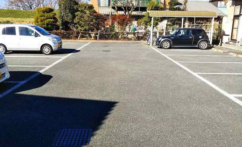 レオパレス楓 駐車場