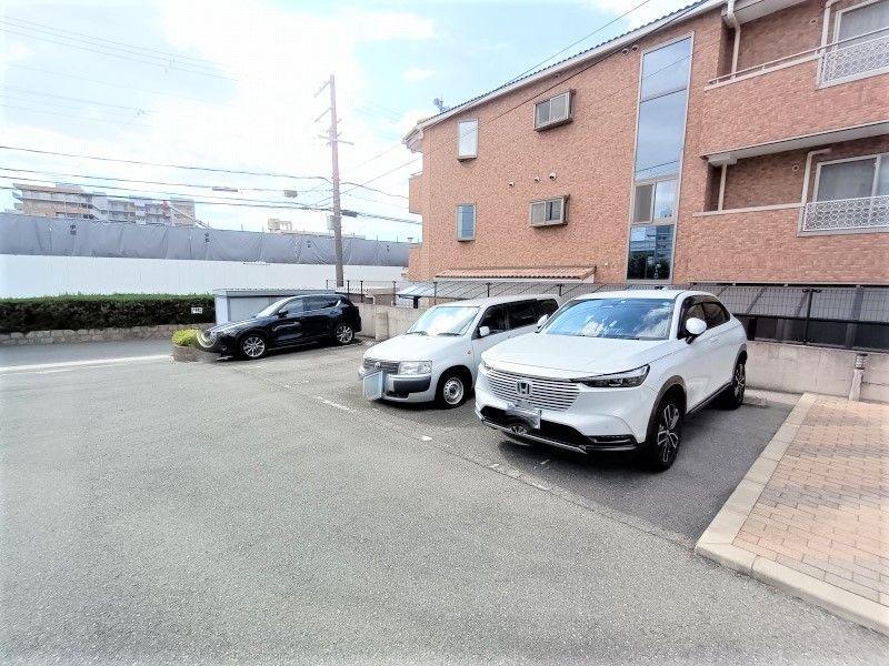 レオパレス千成Ⅰ 駐車場