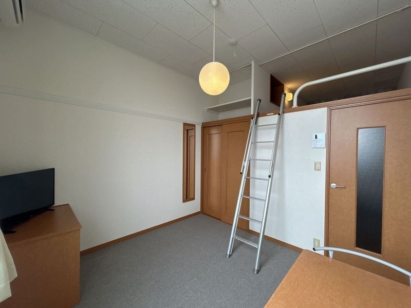 レオパレスチェルシー 居間