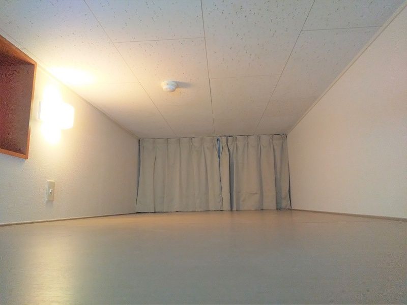 レオパレスつつみ 収納
