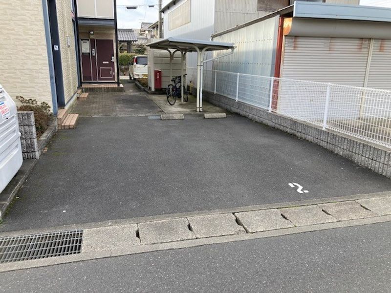 レオパレス嵯峨 駐車場