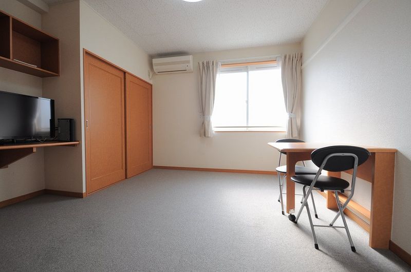 レオパレス光 居間