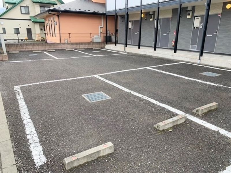 レオパレスクレシア 駐車場