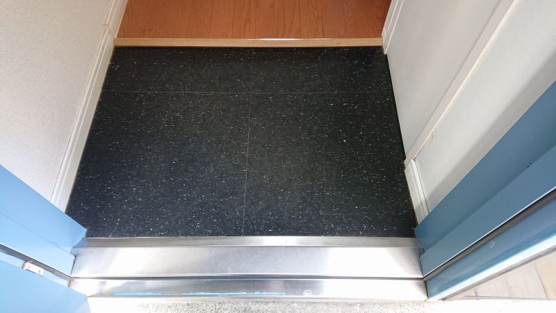 レオパレスピュアタウンⅡ 玄関