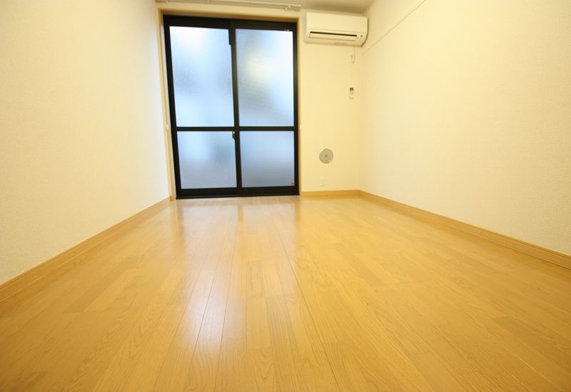 レオパレスメルベーユ毛呂山 居間