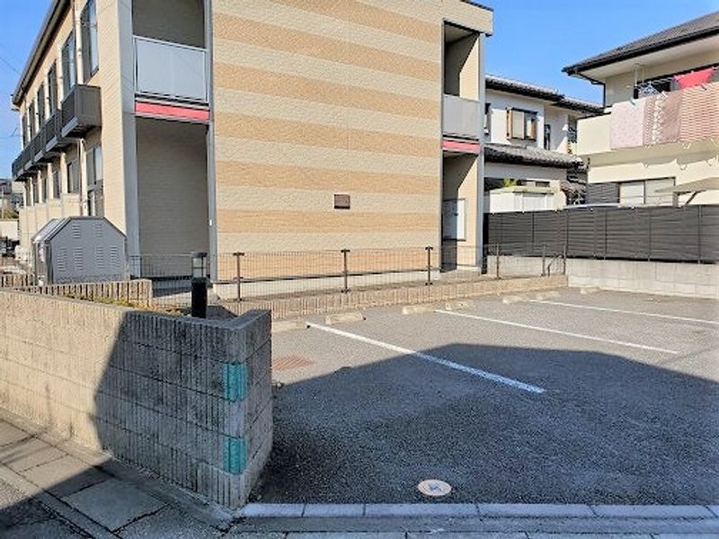 レオパレスメディオ 駐車場
