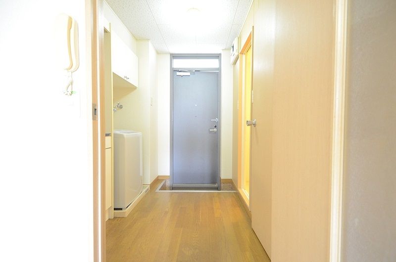 レオパレスエンジョイ 玄関