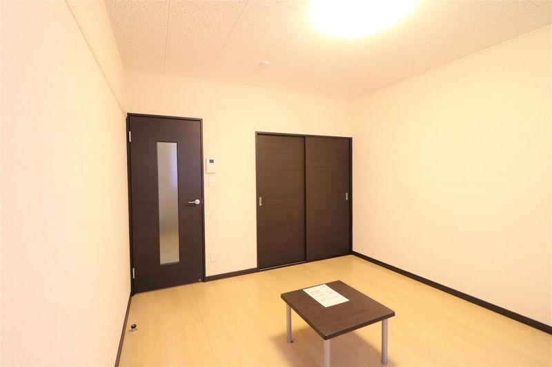 レオパレス西ノ京吽 居間
