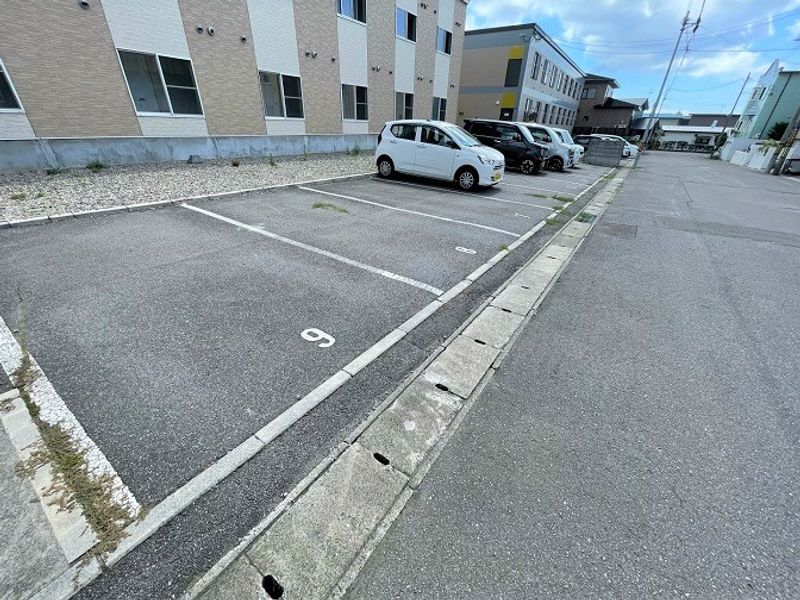 レオパレスエクシールⅡ 駐車場