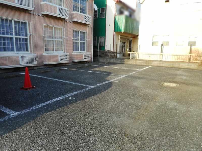 レオパレスばうはうす岡本 駐車場