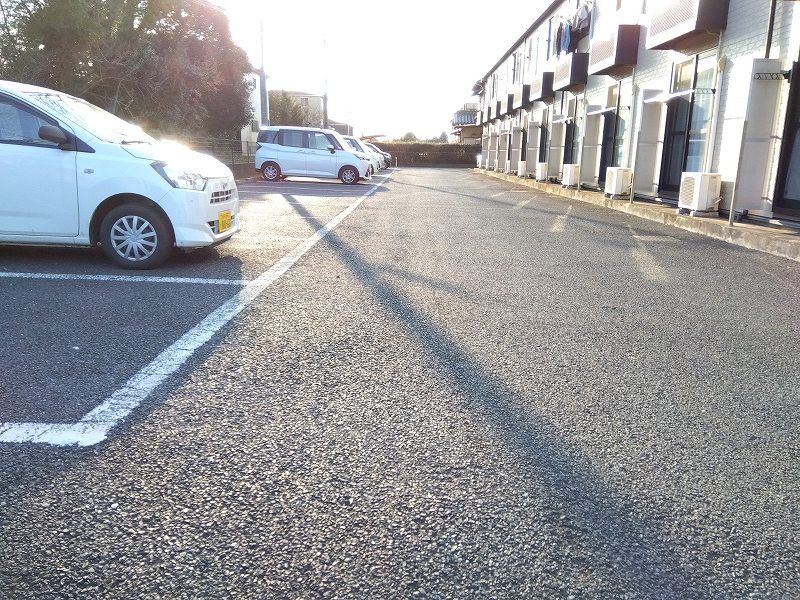 レオパレスメルベーユ 駐車場
