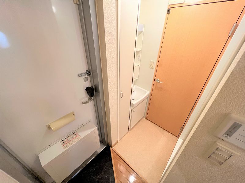 レオパレスサニーホームズ 玄関
