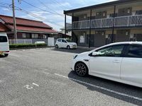 レオパレスエミール 駐車場
