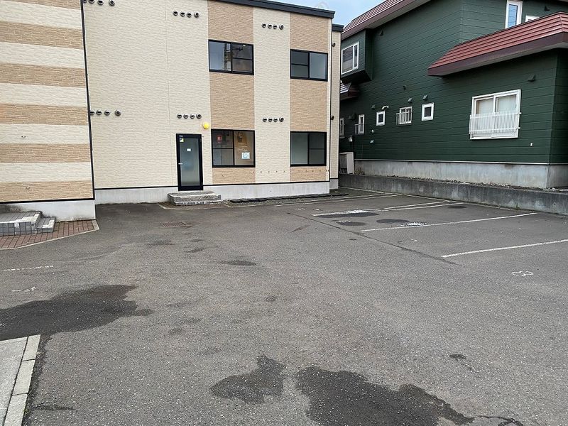 レオパレス西野 駐車場