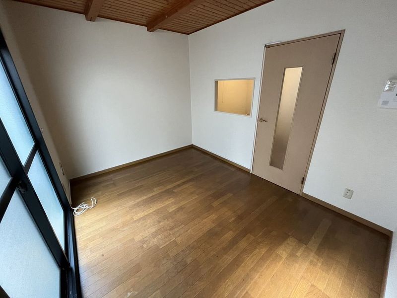 レオパレス高安 居間