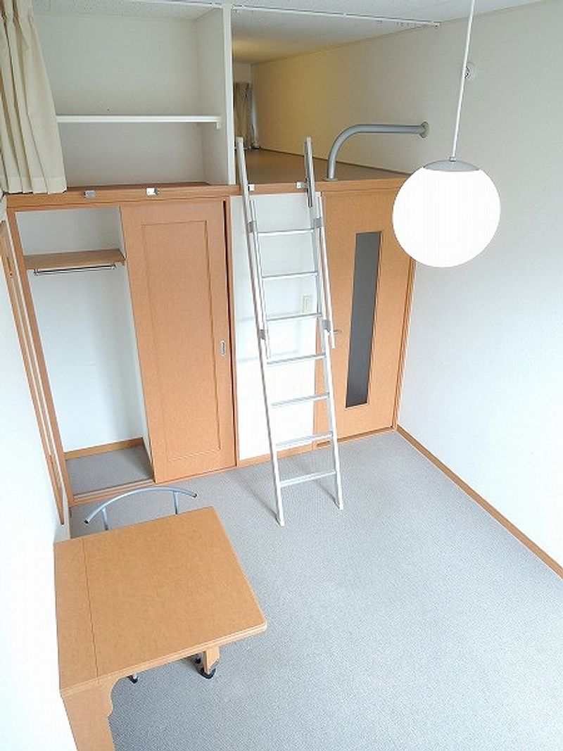 レオパレスルミエール 居間