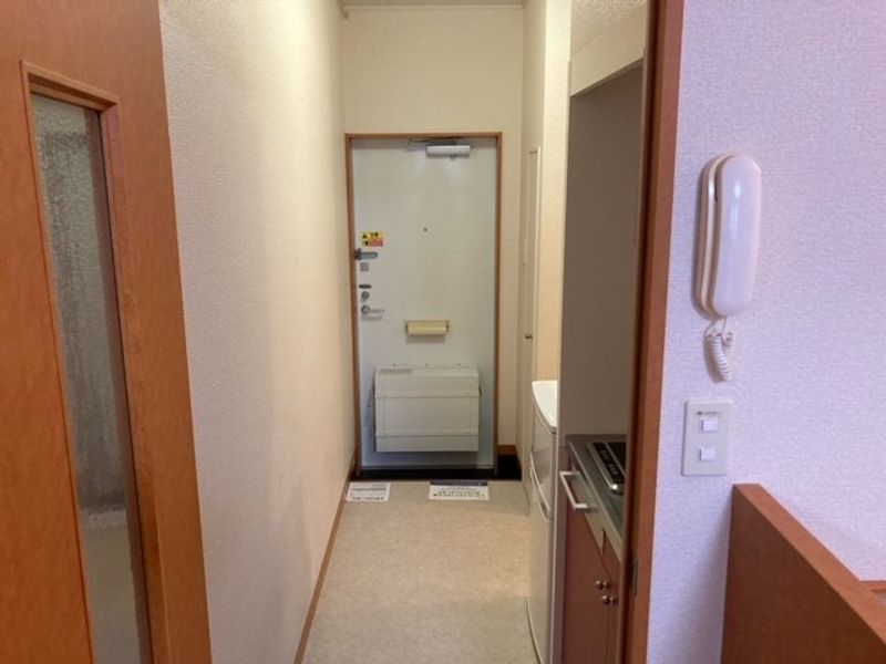 レオパレス庄 玄関