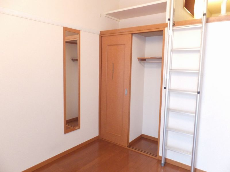 レオパレス三山 収納