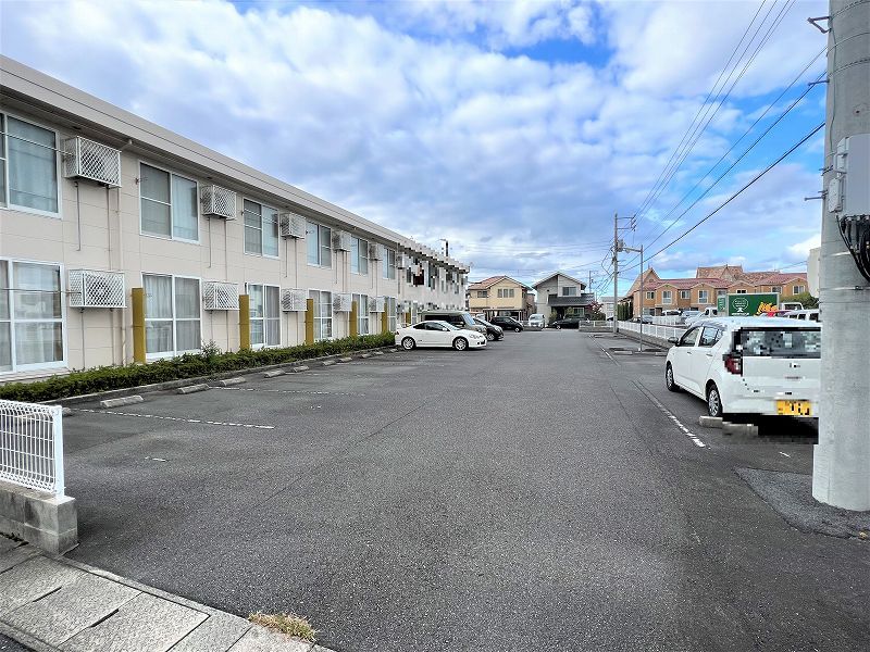 レオパレスアルシオーネ 駐車場