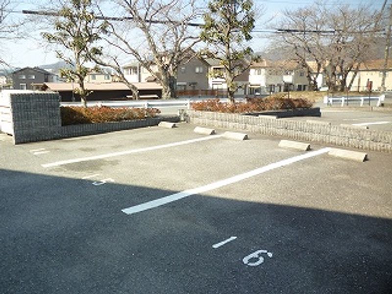 レオパレス桜舞 駐車場