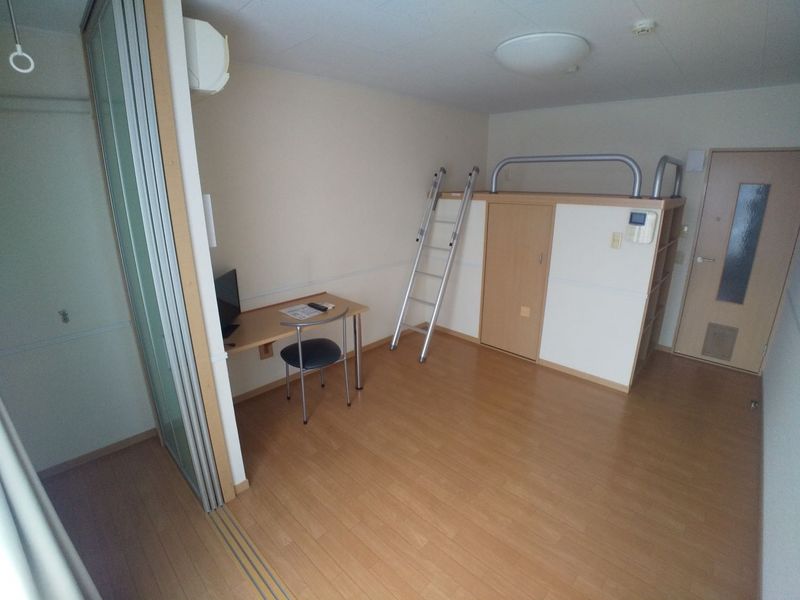 レオパレスプレミール 居間