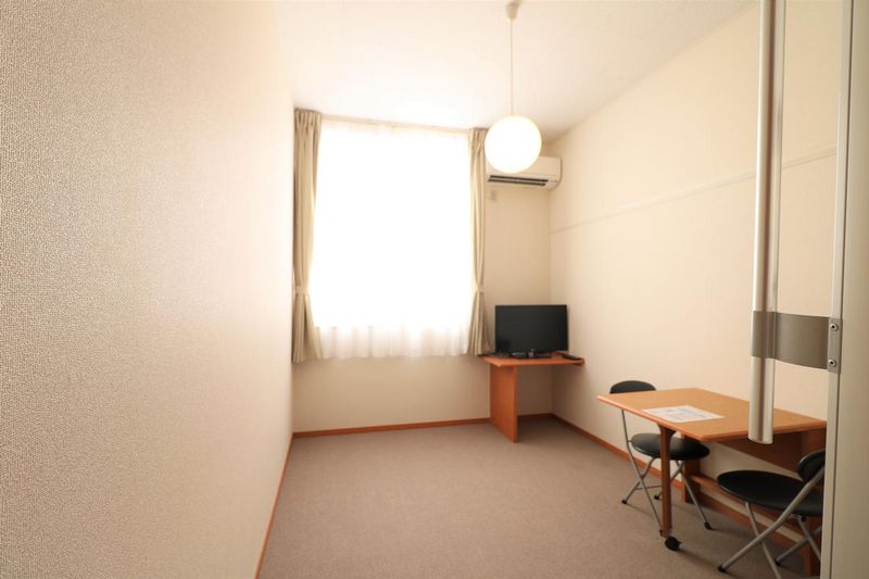 レオパレス伸和 居間