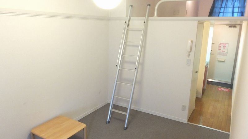 レオパレス壱里山 居間