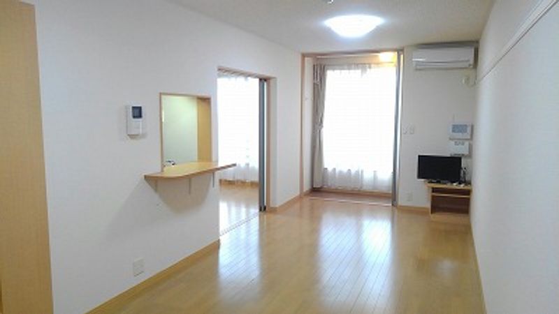 レオパレスアイコート川南 居間