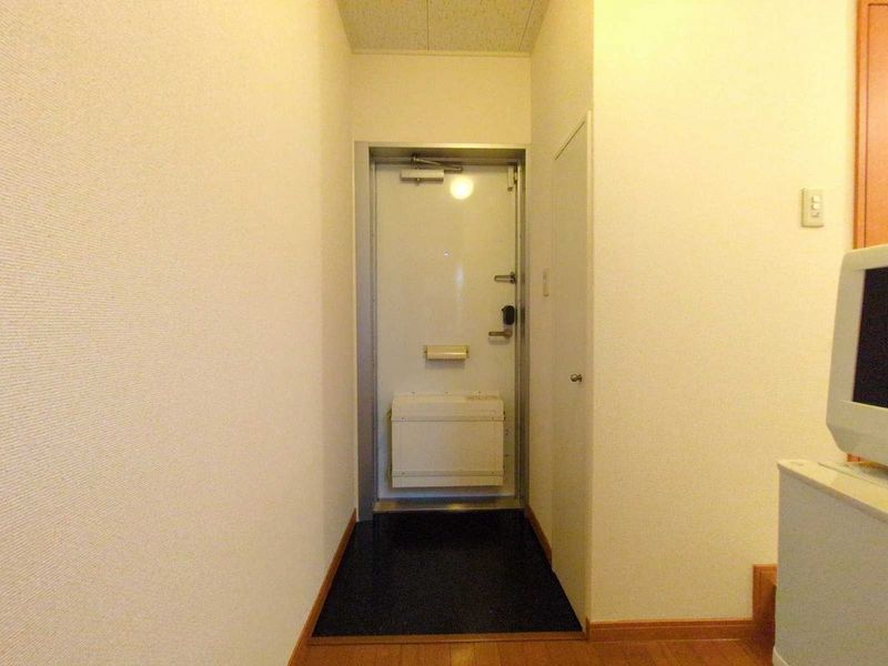 レオパレストホリ 玄関