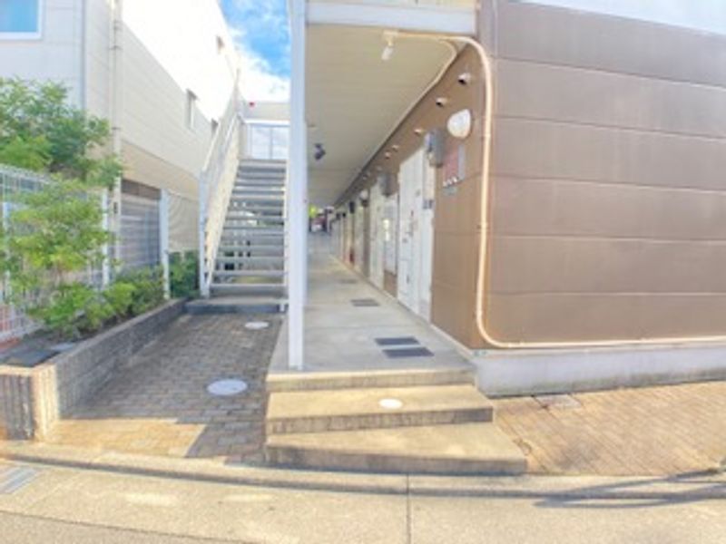 レオパレスアクティ エントランス