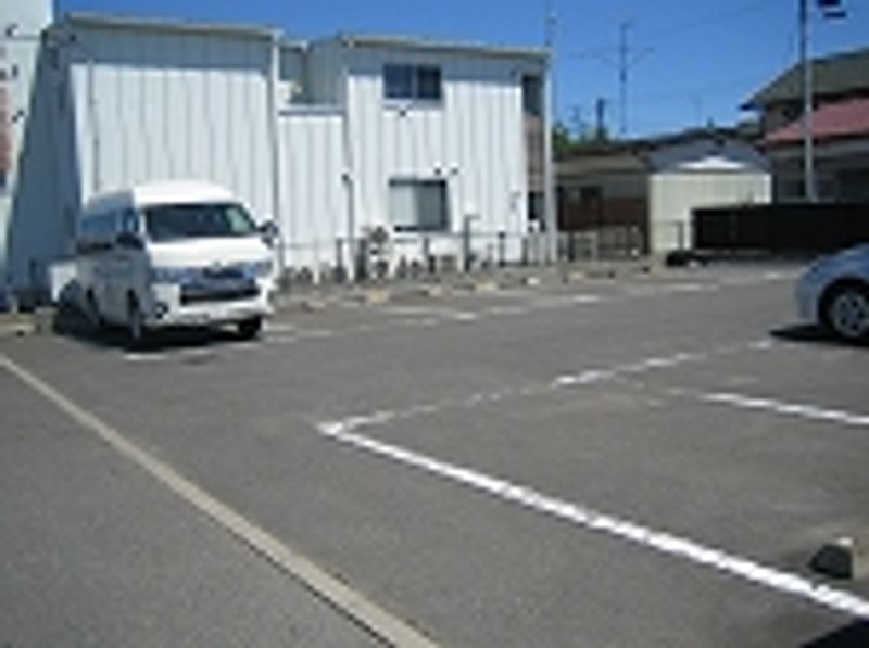 レオネクストバーム 駐車場
