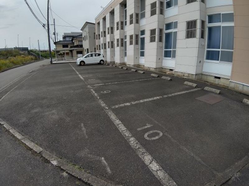 レオパレスＡＲＫＡＤＩＡ 駐車場
