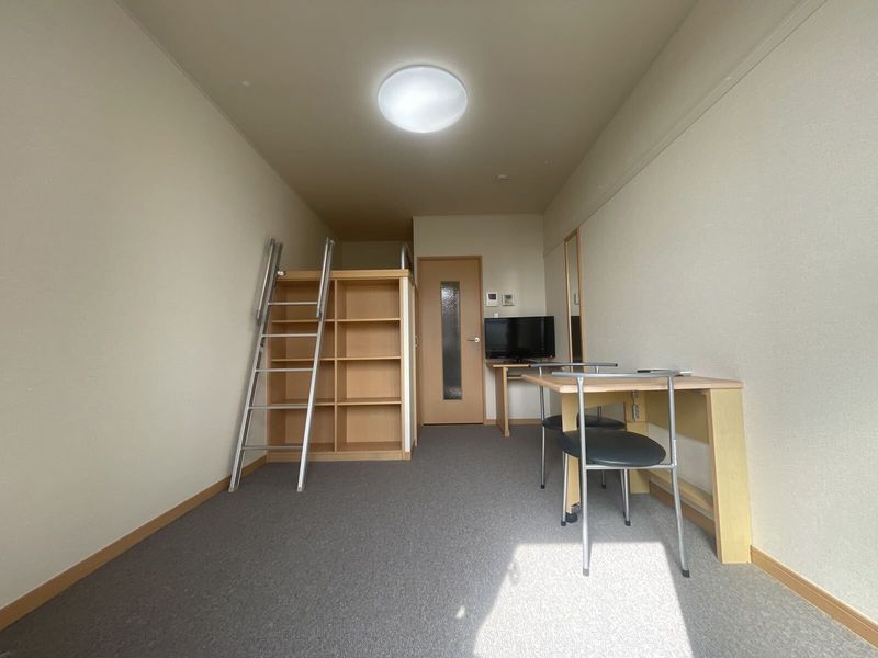 レオパレスネスト中百舌鳥Ⅱ 居間