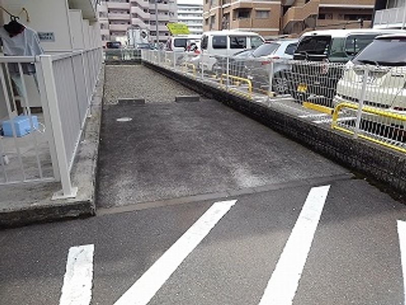 レオパレス華Ⅱ 駐車場