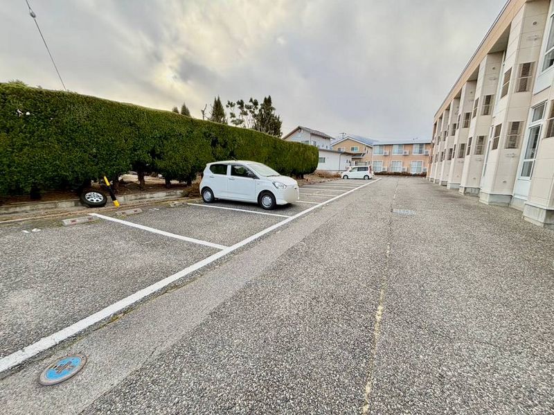 レオパレス信州ＩＮ−１ 駐車場