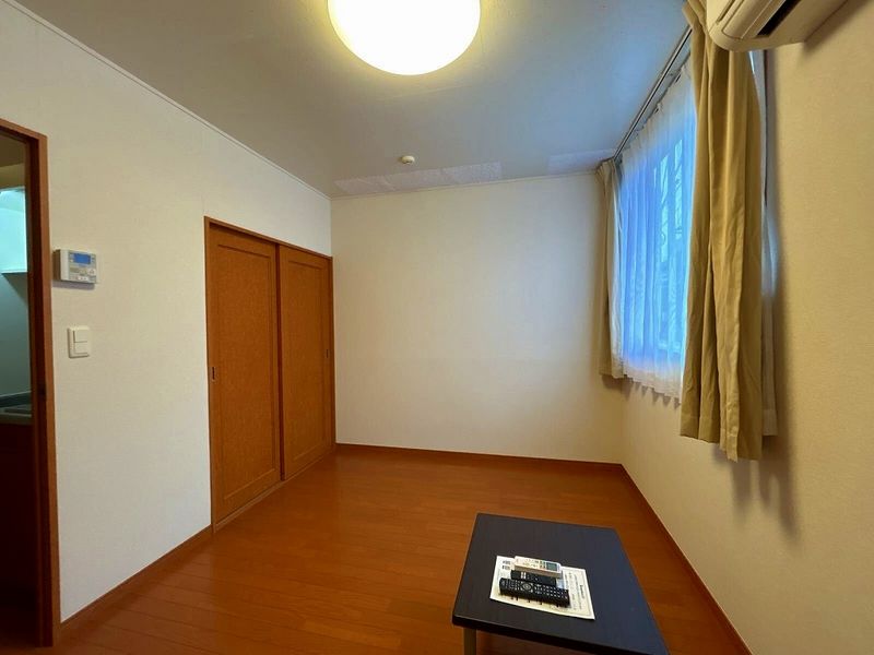 レオパレス小日向 居間