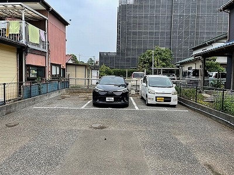 レオパレスサンステラ 駐車場