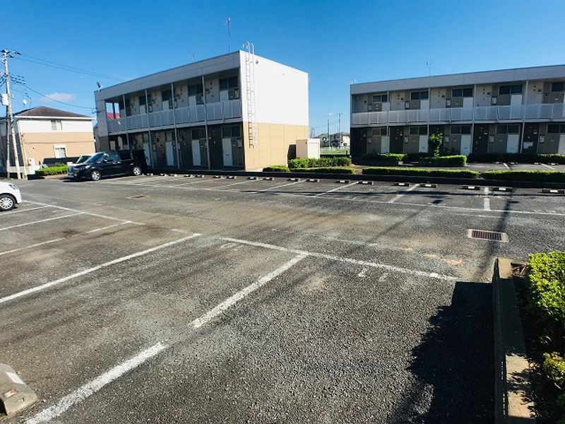 レオパレスケイツハイムＢ 駐車場