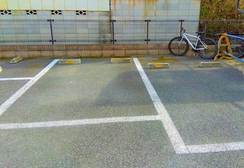 レオパレスファミーユ上並榎 駐車場
