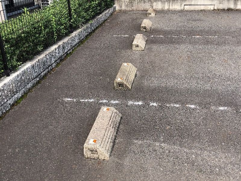 レオパレス柳通り二番館 駐車場
