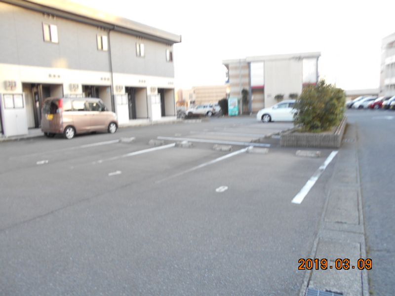 レオパレスエトランゼ 駐車場