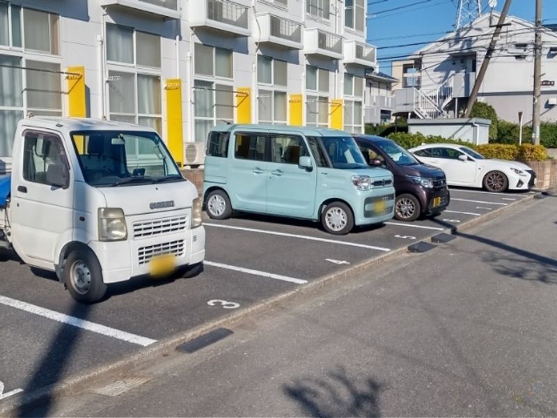 レオパレスヤバタⅡ 駐車場