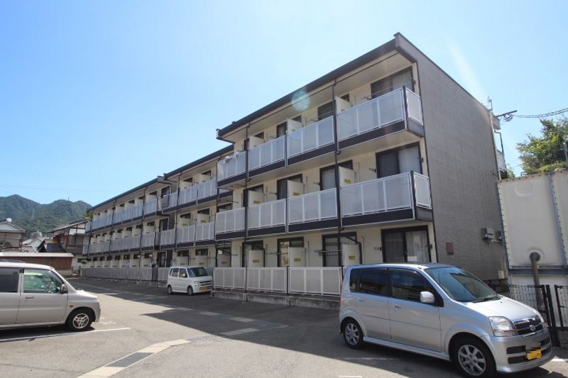 レオパレスグランデタカヤマ 外観