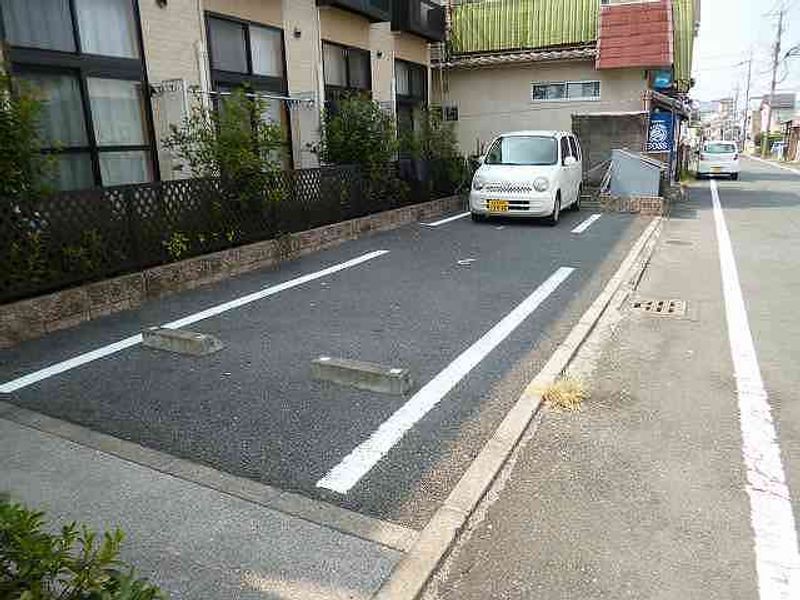 レオパレスカクタス 駐車場