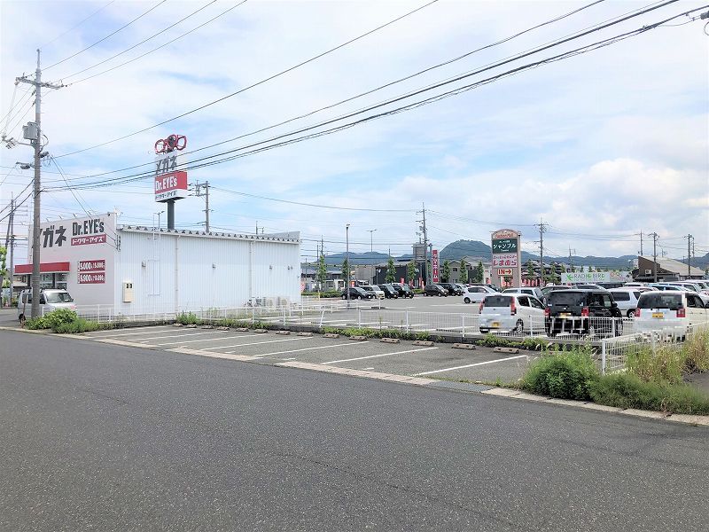 レオパレスニューカロデン 駐車場