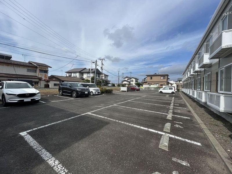 レオパレスワンズヴィレッジ大宮 駐車場