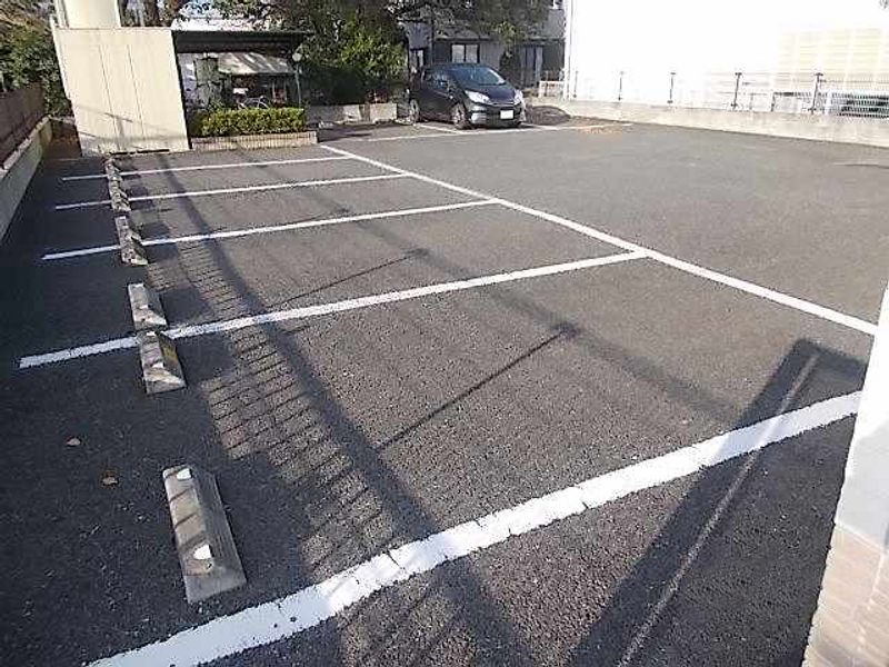 レオパレス雅楽　蔵 駐車場