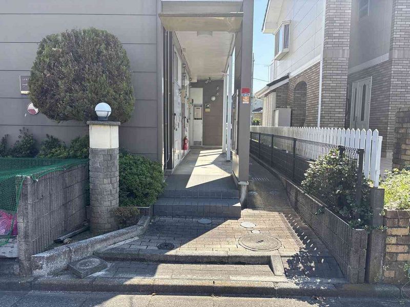レオパレスバイオレット エントランス